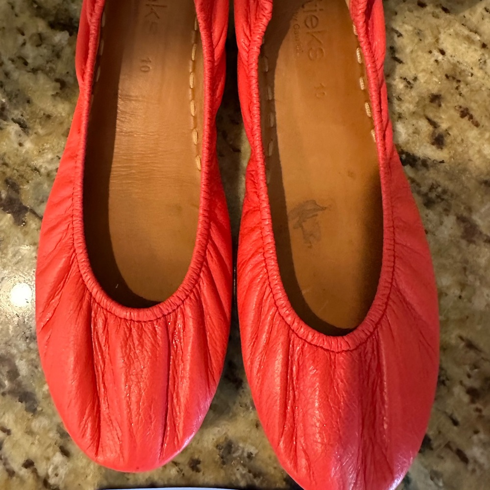 Tieks poppy